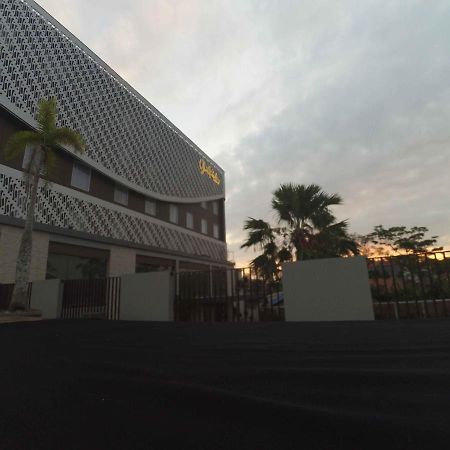 Grand Kolopaking Hotel Kebumen Bagian luar foto