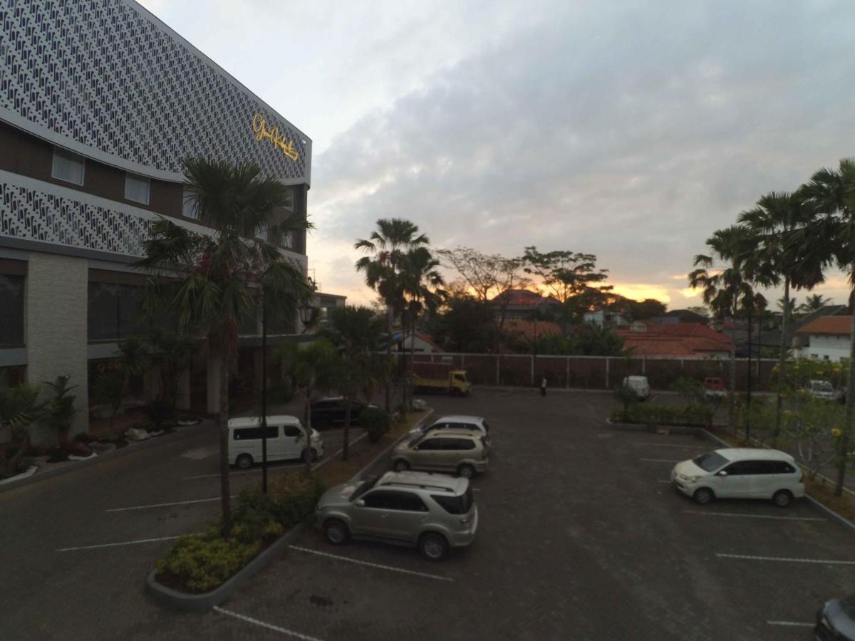 Grand Kolopaking Hotel Kebumen Bagian luar foto