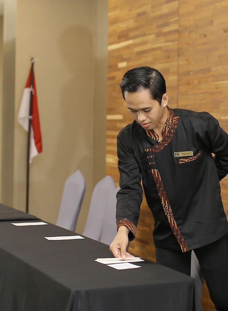 Grand Kolopaking Hotel Kebumen Bagian luar foto