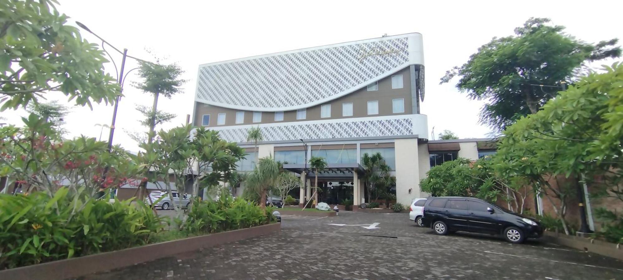 Grand Kolopaking Hotel Kebumen Bagian luar foto