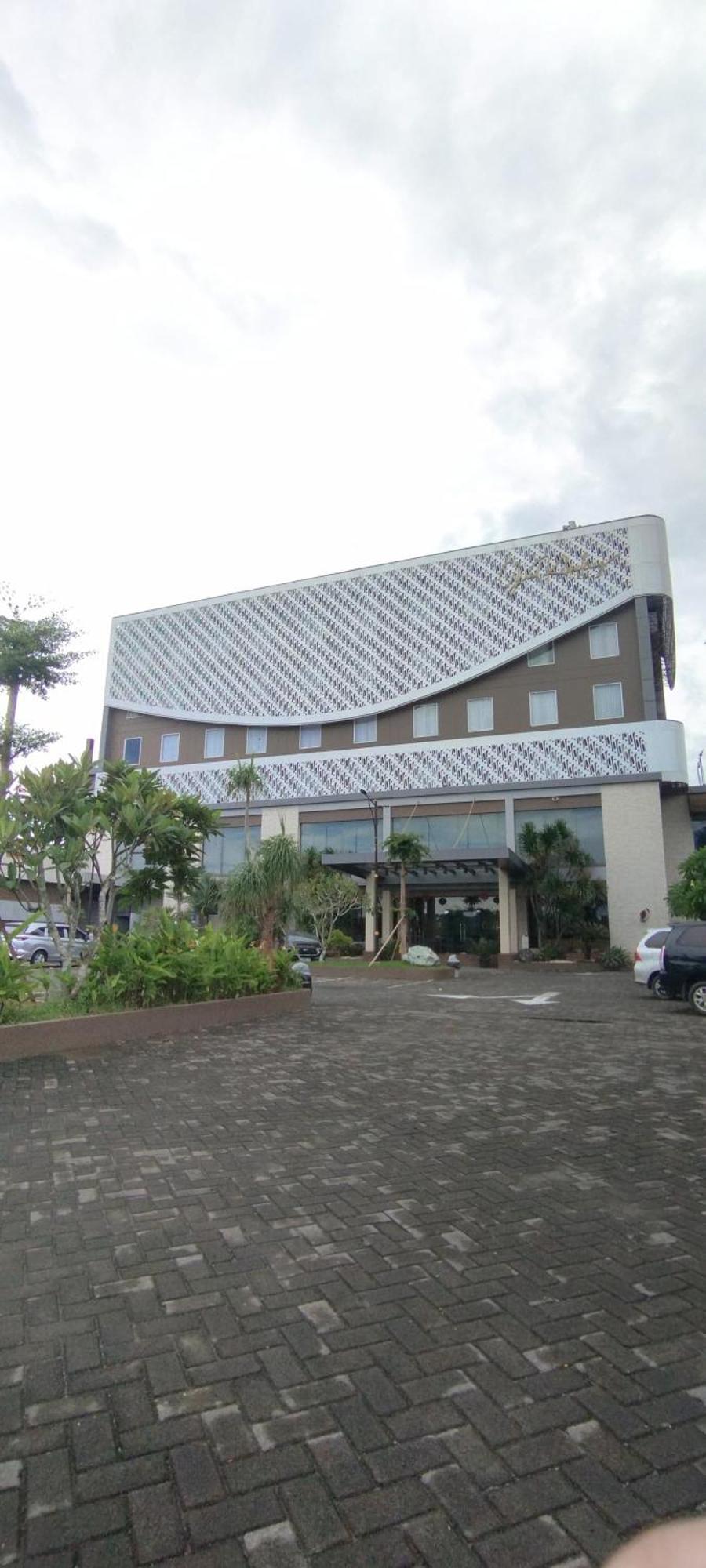 Grand Kolopaking Hotel Kebumen Bagian luar foto