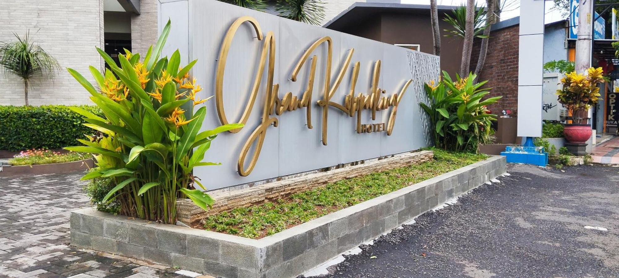 Grand Kolopaking Hotel Kebumen Bagian luar foto